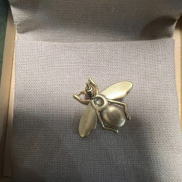 New Gucci Bee Logo Earrings Set (Full Packaging) - Picture 5 of 6